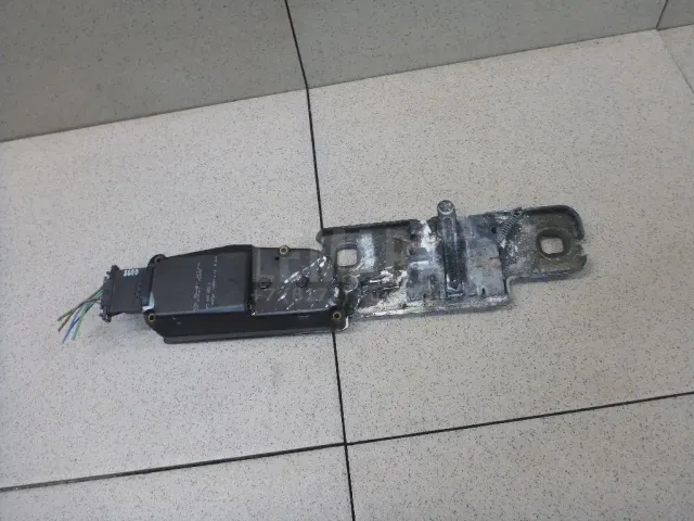 Ответная часть замка багажника для  Ford Kuga 2008-2012