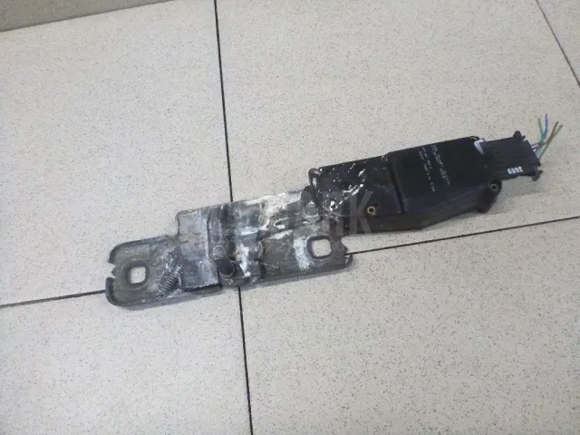 Ответная часть замка багажника для  Ford Kuga 2008-2012