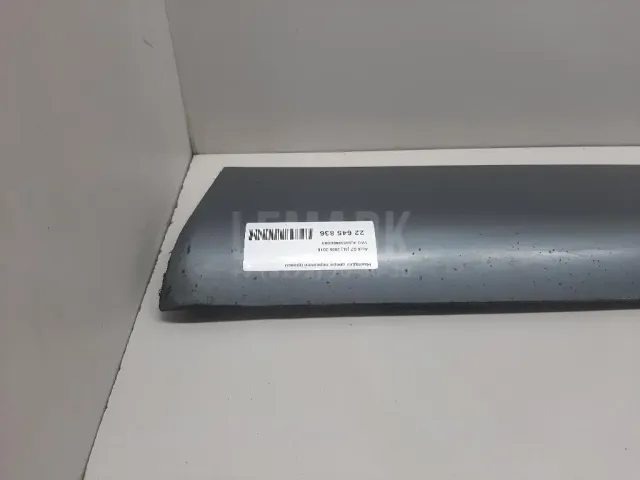 Накладка двери передней правой