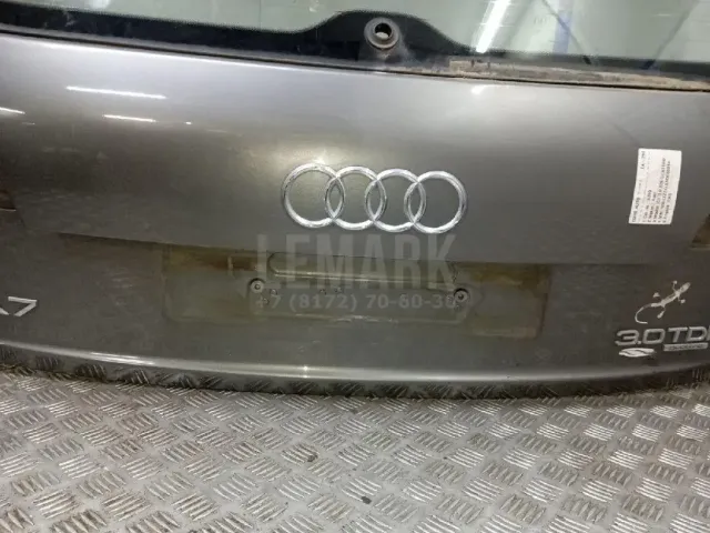 Дверь багажника