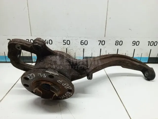 Кулак поворотный передний левый