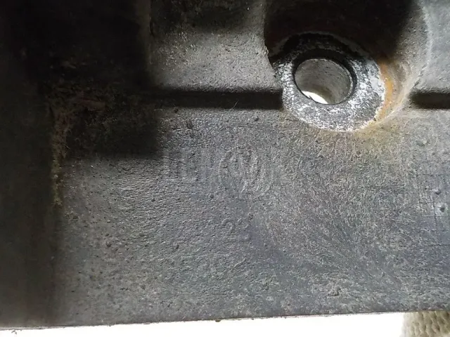 Опора под домкрат для  Cadillac Escalade III 2006-2014