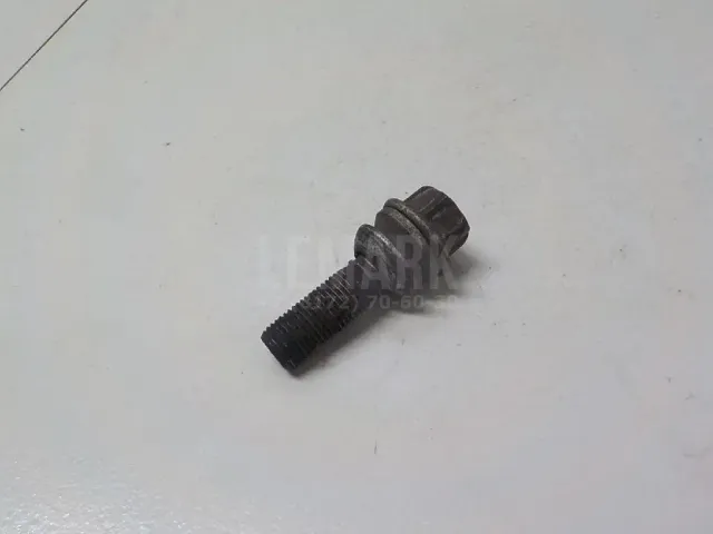 Болт колесный