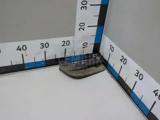 Брызговик передний левый