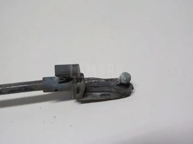 Трос открывания капота