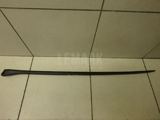 Накладка лобового стекла левая