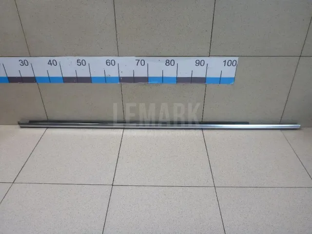 Накладка стекла заднего левого