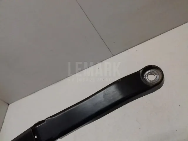 Поводок стеклоочистителя передний левый