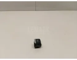 Кнопка открывания багажника