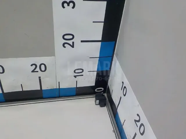 Кнопка открывания багажника