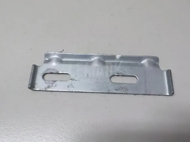 Крепление аккумулятора