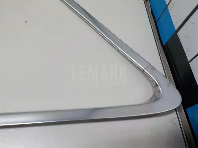 Накладка стекла заднего левого