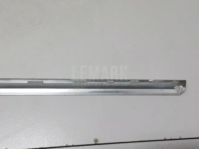 Накладка стекла заднего левого
