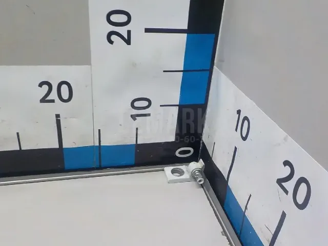 Петля двери