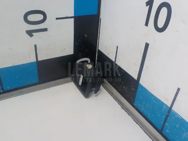 Кнопка открывания багажника