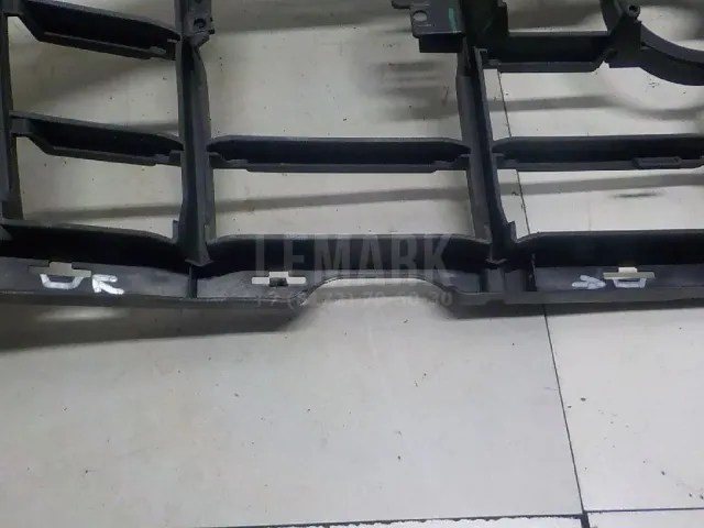 Кронштейн решетки радиатора для  Ford Transit 2014