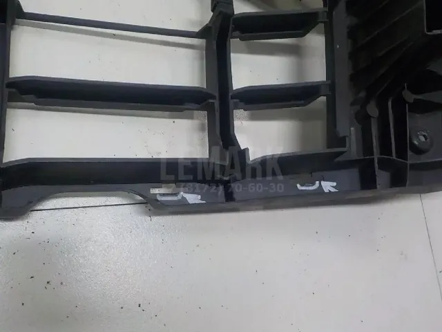 Кронштейн решетки радиатора для  Ford Transit 2014