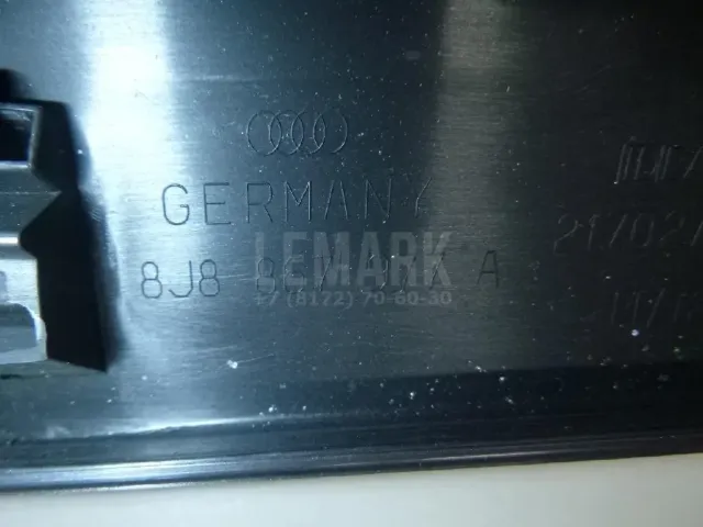 Обшивка двери багажника