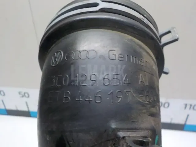 Патрубок воздушного фильтра