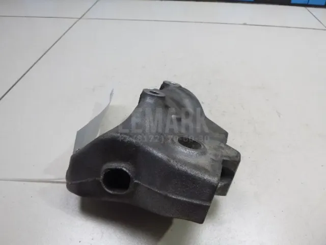 Кронштейн КПП левый для  Ford Escape EUR 2007-2009
