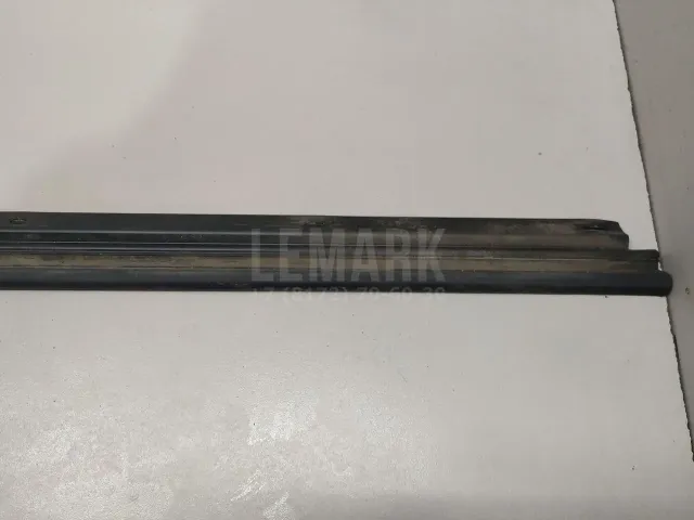 Накладка стекла переднего правого для  BMW 5-serie G30/G31/F90 2017-2023