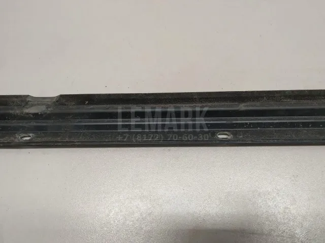 Накладка стекла переднего правого для  BMW 5-serie G30/G31/F90 2017-2023
