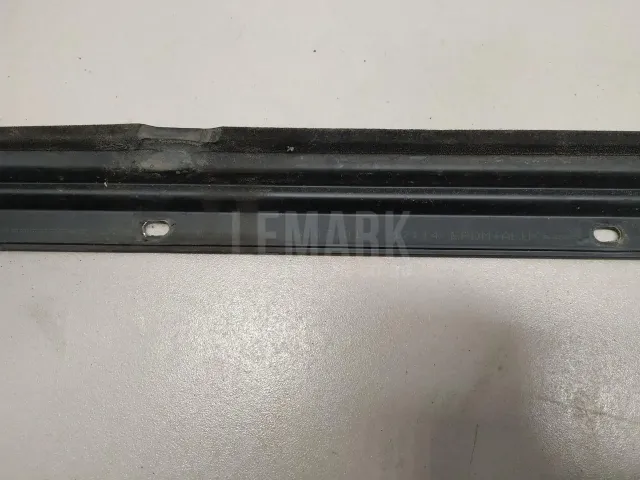 Накладка стекла переднего правого для  BMW 5-serie G30/G31/F90 2017-2023
