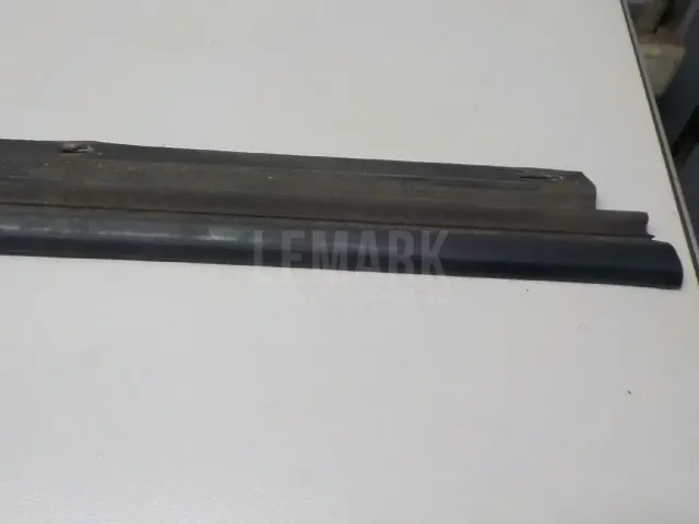 Накладка стекла переднего правого для  Ford Maverick 1993-1998