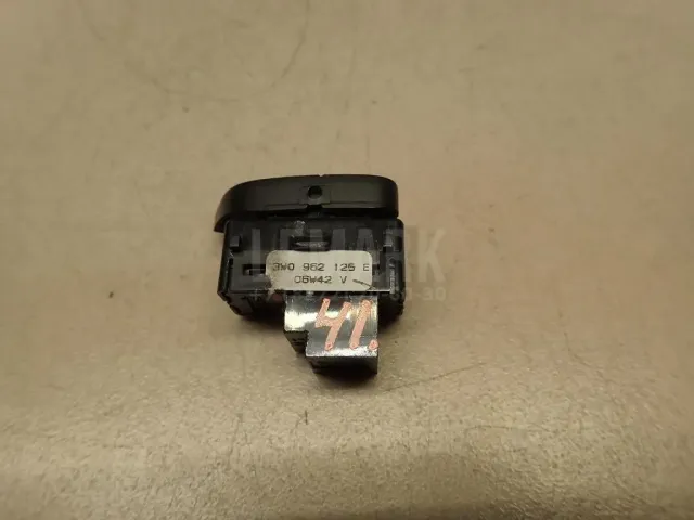 Кнопка центрального замка для  BMW i8 I12 2014-2020