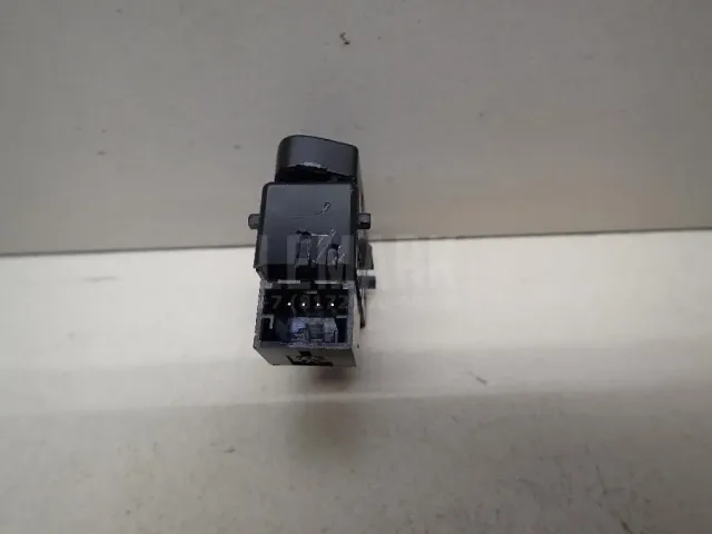 Кнопка центрального замка для  BMW i8 I12 2014-2020
