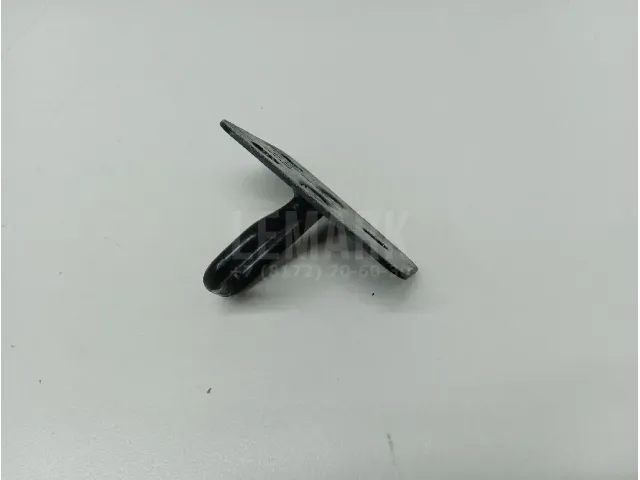 Ответная часть замка капота