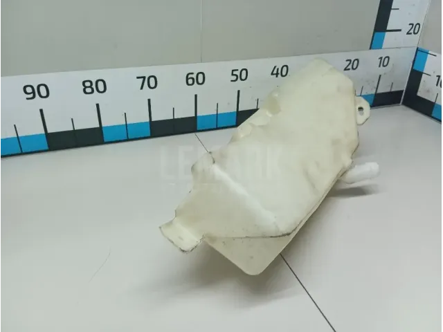 Бачок омывателя лобового стекла