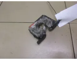 Замок капота