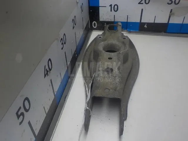 Рычаг задний нижний