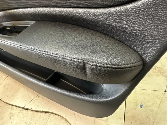 Обшивка двери передней правой для  Ford Ranger 2006-2012