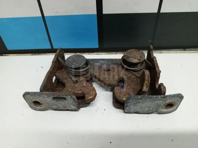 Замок капота для  Chrysler Sebring/Dodge Stratus 2001-2007