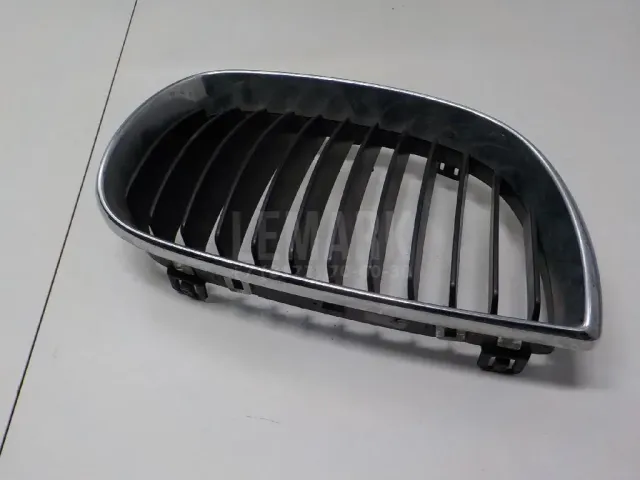 Решетка радиатора правая для  Ford Focus I 1998-2005
