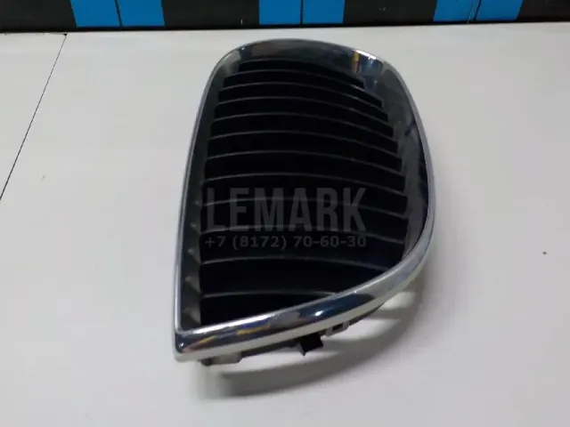Решетка радиатора правая для  Cadillac SRX 2003-2009