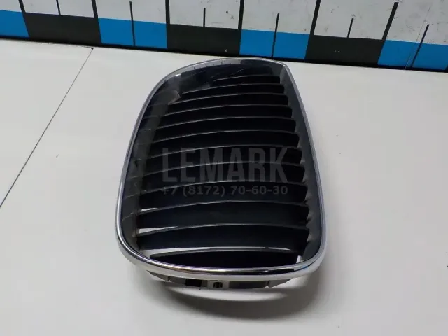 Решетка радиатора правая для  Cadillac SRX 2003-2009