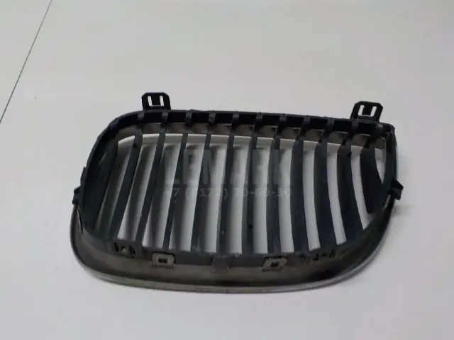 Решетка радиатора правая для  Cadillac SRX 2003-2009