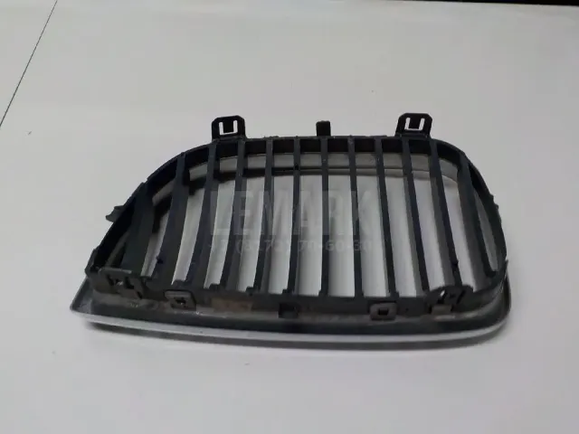 Решетка радиатора правая для  Cadillac SRX 2003-2009