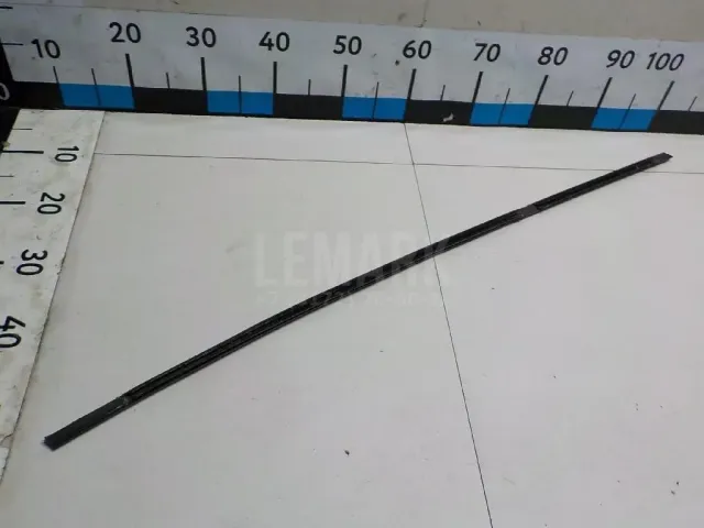 Накладка стекла заднего левого