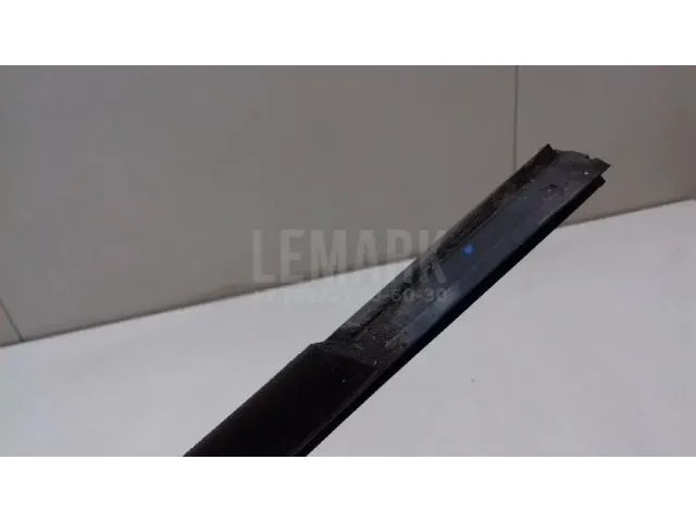 Накладка стекла заднего левого