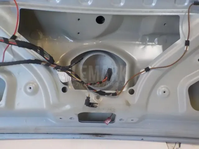Стекло двери багажника для  Audi 100/200 [43] 0-1983