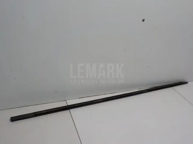 Накладка стекла заднего левого