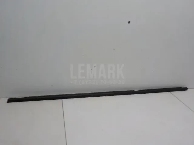Накладка стекла заднего левого