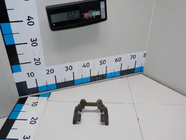 Скоба суппорта заднего