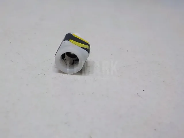 Штуцер трубки омывателя