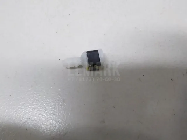 Штуцер трубки омывателя