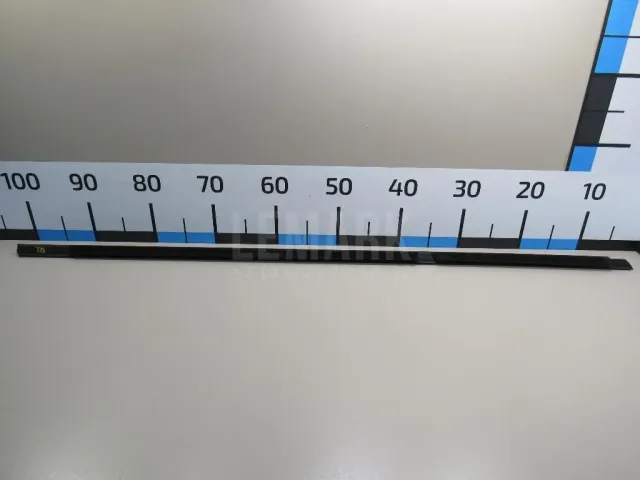 Накладка стекла заднего левого